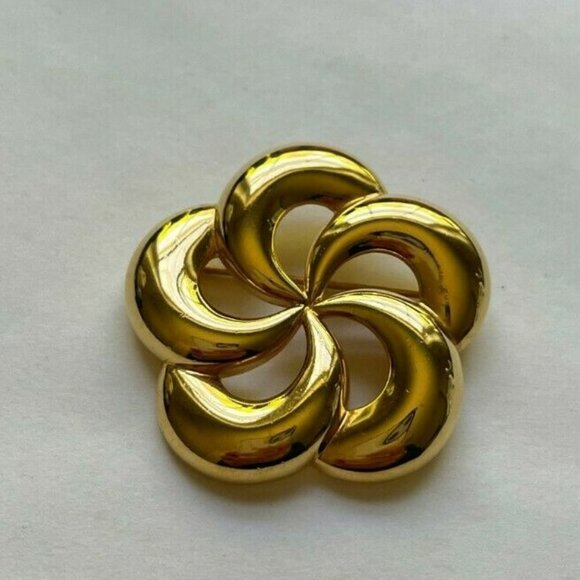 Vintage MONET Brooch Pin Signed Round Floral Shape Gold Tone Scarf Pin - Picture 5 of 5